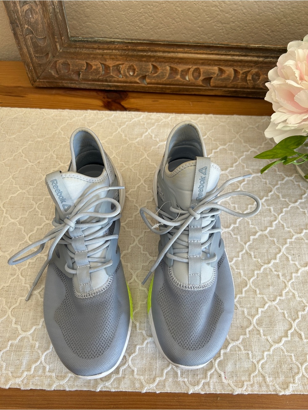 Reebok Hayasu Women's Gray Lace-Up Athletic Shoes like new in box, size 8.5 - Picture 3 of 11